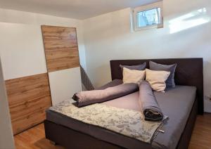 Postel nebo postele na pokoji v ubytování Private LowerGround Floor Apartment in Schönbrunn /w Free Parking