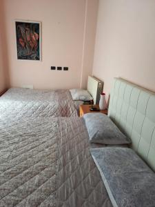 A bed or beds in a room at Casa del Cedro - Cedar House