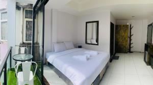Postel nebo postele na pokoji v ubytování Cocoo-n Beach Hotel 50 m from beach