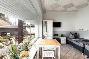 a living room with a table and a couch at Haus KÖ 17 in Norderstedt