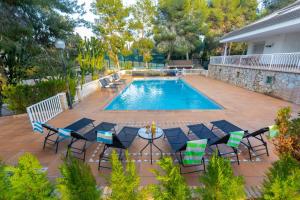 The swimming pool at or close to Fidalsa Paradise Pines