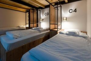 Llit o llits en una habitació de Khada Hostel