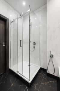 a bathroom with a shower with a glass enclosure at Flatbook - City Center Apartments Brabank with Parking in Gdańsk
