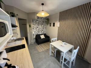 a small living room with a table and a couch at Duplex paisible à la campagne in Relans