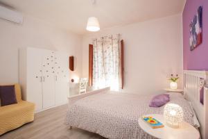 Postel nebo postele na pokoji v ubytování Villa Sciammaca + 37 fotografií