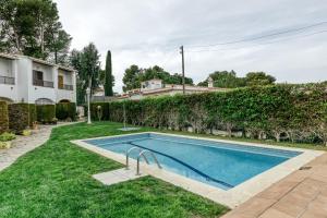 a swimming pool in the yard of a house at Set Cases in L'Escala