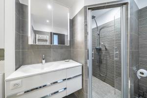 Łazienka w obiekcie Baie Roquebrune, Balcon Vue Mer, Parking Gratuit - AO