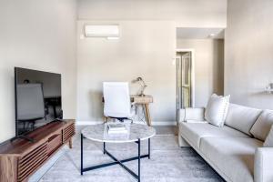 Posezení v ubytování Sunnyvale 1BR w WD Pool Gym nr FB Google SFO-905