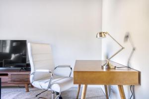 Posezení v ubytování Sunnyvale 1BR w WD Pool Gym nr FB Google SFO-905
