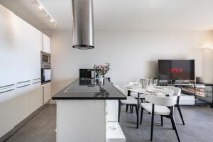 Kuchnia lub aneks kuchenny w obiekcie Baie Roquebrune, Balcon Vue Mer, Parking Gratuit - AO