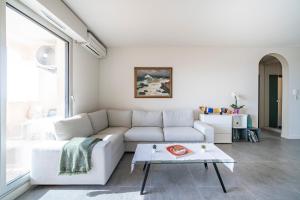 Część wypoczynkowa w obiekcie Baie Roquebrune, Balcon Vue Mer, Parking Gratuit - AO