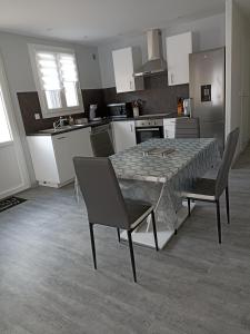 Photo de la galerie de l'établissement Gite AURIVES, au Cheylard 8 autres photos