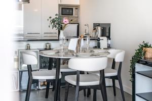Kuchnia lub aneks kuchenny w obiekcie Baie Roquebrune, Balcon Vue Mer, Parking Gratuit - AO