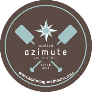 una etiqueta con el logotipo del hostal en Azimute Guest House en Aljezur