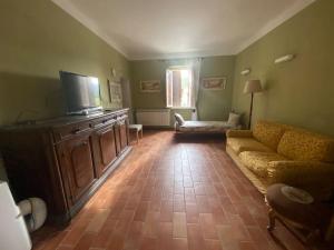a living room with a couch and a flat screen tv at Casamalu in Lucca