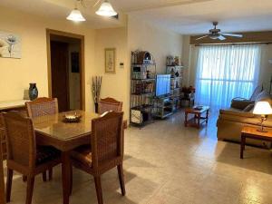 Posedenie v ubytovaní Precioso apartamento en Urbanización Puerto Romano
