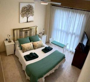 Posteľ alebo postele v izbe v ubytovaní Precioso apartamento en Urbanización Puerto Romano + 16 fotografií