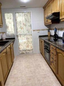 Kuchyňa alebo kuchynka v ubytovaní Precioso apartamento en Urbanización Puerto Romano