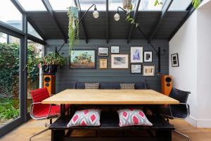 Gallery image of Veeve - Sunshine Botanical in London