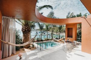 Casa con hamaca y piscina en Zori Timeless Hotel, en Hvar
