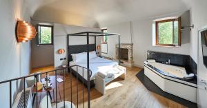 Postel nebo postele na pokoji v ubytování RELAIS CASCINA ERA