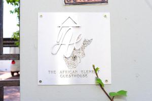 una señal para la mejor elección de la cocina en una pared en The African Element, en Johannesburgo