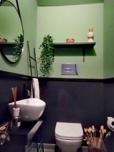 A bathroom at B&B DOMUS 65