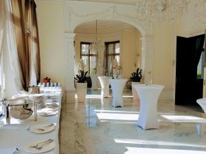 Reštaurácia alebo iné gastronomické zariadenie v ubytovaní Platinum Palace Boutique Hotel & SPA