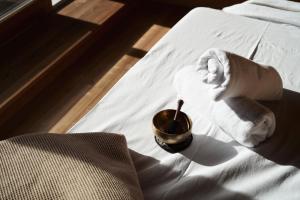 Łóżko lub łóżka w pokoju w obiekcie Holzhotel Forsthofalm