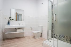 A bathroom at Edificio Conde 7- Plaza de la Merced