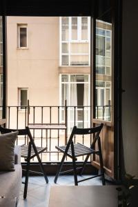 A seating area at Edificio Conde 7- Plaza de la Merced