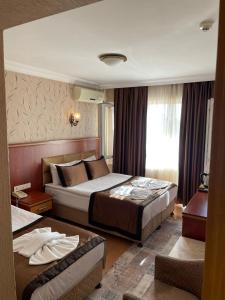 Кровать или кровати в номере Hermanos Hotel