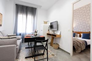 A television and/or entertainment centre at Edificio Conde 7- Plaza de la Merced