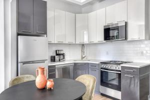 Una cocina o zona de cocina en Park Slope 2BR w WD nr Barclays Center NYC-908