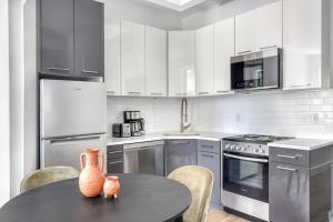 מטבח או מטבחון ב-Park Slope 2BR w WD nr Barclays Center NYC-908