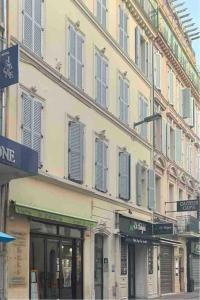Budova, v ktorej sa apartmán nachádza