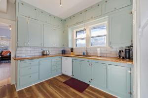 Η κουζίνα ή μικρή κουζίνα στο 2 Bedroom Near Trolley Square and Liberty Park! +17 φωτογραφίες
