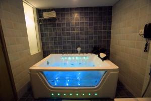 阿南德Humming Bird Hotel & Banquet的相册照片