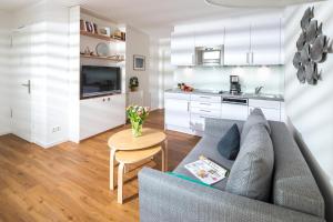 a living room with a gray couch and a table at John Silver in Norderney