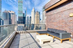 Photo de la galerie de l'établissement Midtown East 5br w balconies nr Central Park NYC-1086, à New York