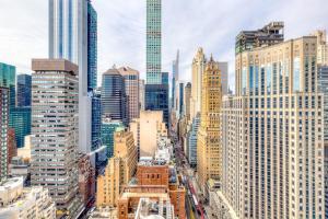 Photo de la galerie de l'établissement Midtown East 5br w balconies nr Central Park NYC-1086, à New York