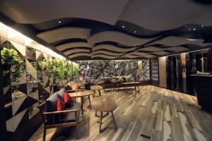Humming Bird Hotel & Banquet的休息区