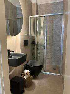 A bathroom at Helios Stays - Sisi Private Apartments