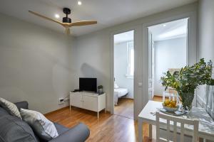 Televízia a/alebo spoločenská miestnosť v ubytovaní BBarcelona Montjuic Apartment