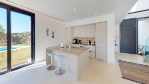 Zdjęcie z galerii obiektu Greenhills Marbella - Art Deco Villa Private Pool w mieście Mijas Costa