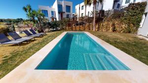 Bazén v ubytování Greenhills Marbella - Art Deco Villa Private Pool nebo v jeho okolí