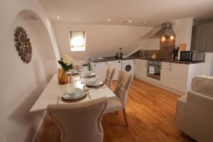 Köök või kööginurk majutusasutuses The Loft - KING BED, Central, Entire Apartment