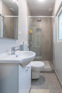 A bathroom at Studio Anvers