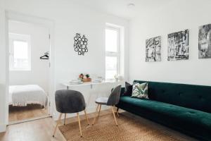 a living room with a green couch and two chairs at Unique 2 Bedroom Flat in Ilford, London in Ilford