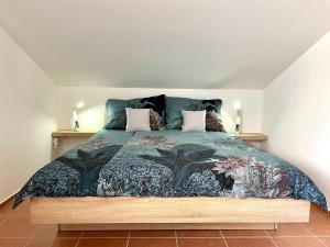 a bedroom with a large bed in a room at Apartment Lady Daniela mit Meerblick in Lovran in Lovran